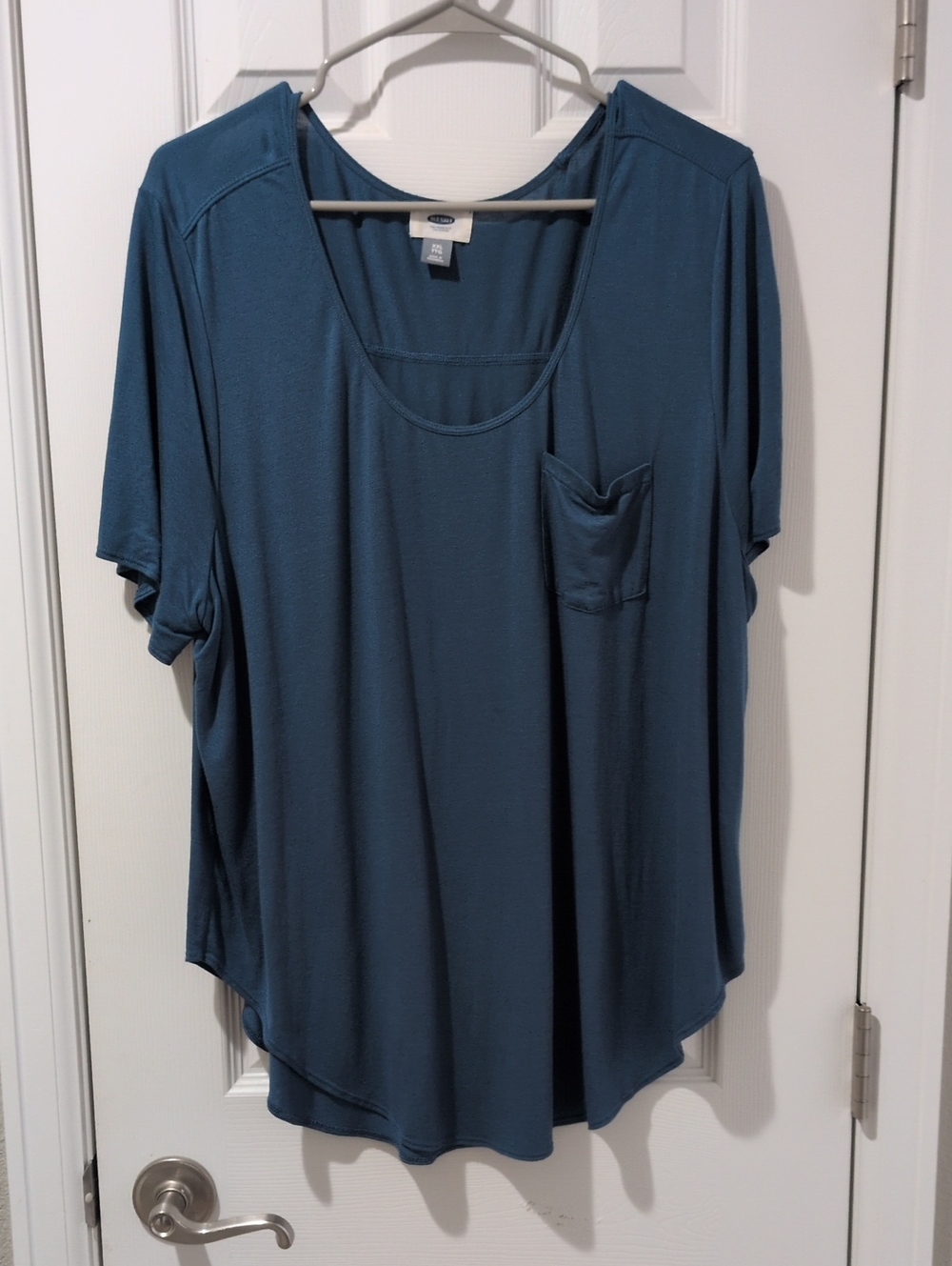 Old Navy Relaxed Scoop Neck Pocket Tee in Teal